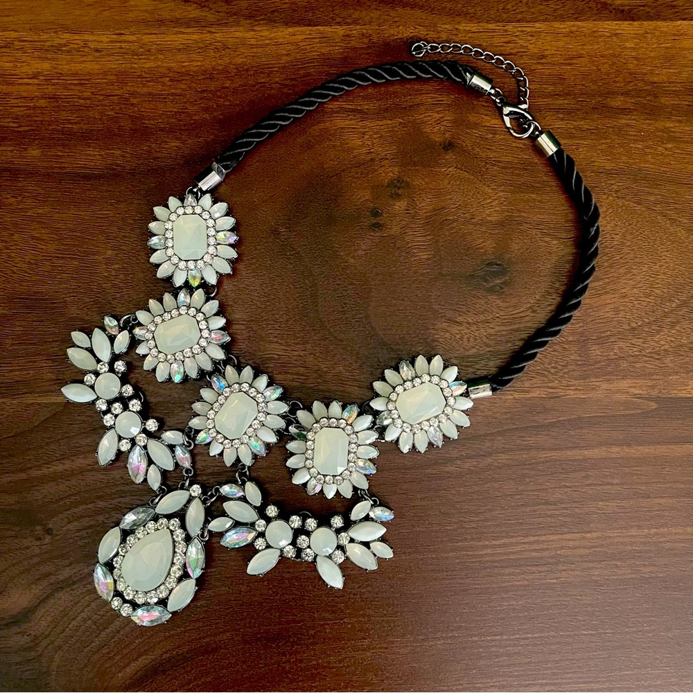 Opalescent Statement Necklace - Open to Offers✨